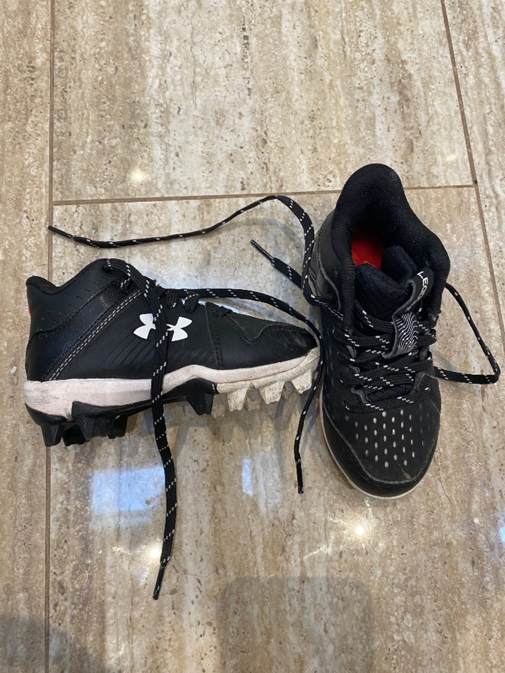 Under Armour Cleats Toddler Black & White Size 8